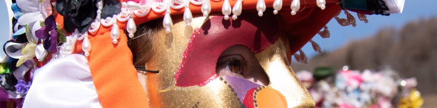 Karneval in Turin, maskierte Frau