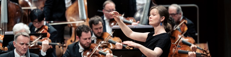 Mirga Gražinytė-Tyla dirigiert die Berliner Philharmoniker 