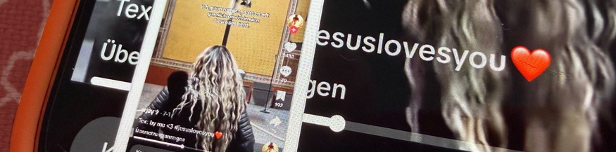 Abfotografiertes Smartphone-Display "Jesus Glow": Jesus loves you