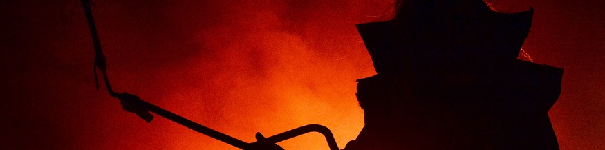 Krampusfigur im Gegenlicht