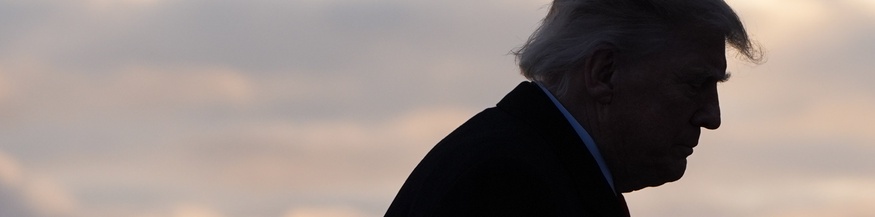 Trump-Silhouette im Gegenlicht