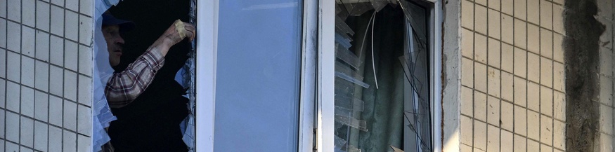 Zerstörte Hausfront in Kiev, Ukraine