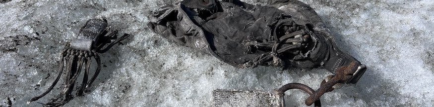 Fallschirmmaterial wahrscheinlich von US-Geheimagenten der "Operation Greenup" Gletscherfund