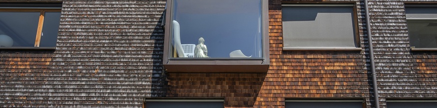 Moderne Hausfassade aus Holz in Dornbirn
