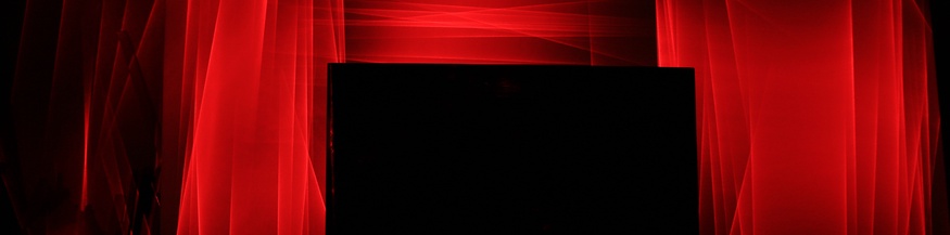 Abstraktes Foto auf Schwarz mit leuchtendem Rot