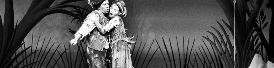  Walter Berry als Papageno und Anneliese Rothenberger als Papagena proben am 24. Juli 1963 für die Premiere der Neuinszenierung der Mozart-Oper "Die Zauberflöte" anlässlich der Salzburger Festspiele