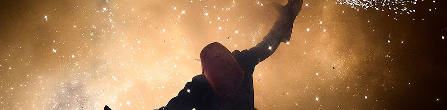 Mann mit Funken, Feuerfunken, Feuerwerk