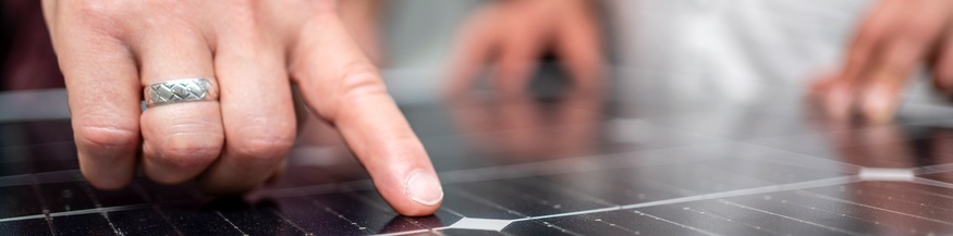 Hände, Finger zeigt auf etwas