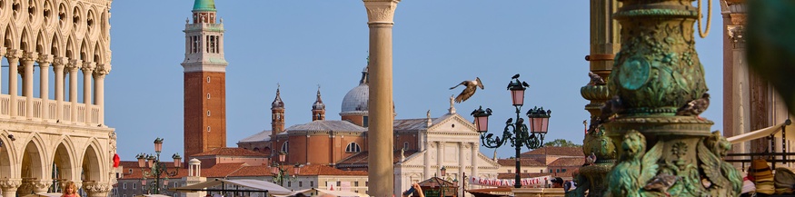 Überfüllter Markusplatz in Venedig
