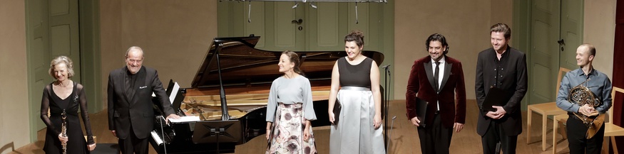 Christiane Karg, Sophie Rennert, Ilker Arcayürek und Konstantin Krimmel singen Lieder - auf instrumentaler Seite verstärkt von Sabine Meyer (Klarinette), Anton Doppelbauer (Horn) und Helmut Deutsch