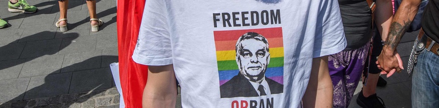 Anti-Orban-T-Shirt auf einer Demonstration in Ungarn