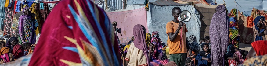 Menschen im Sudan, Mann mit Megaphon