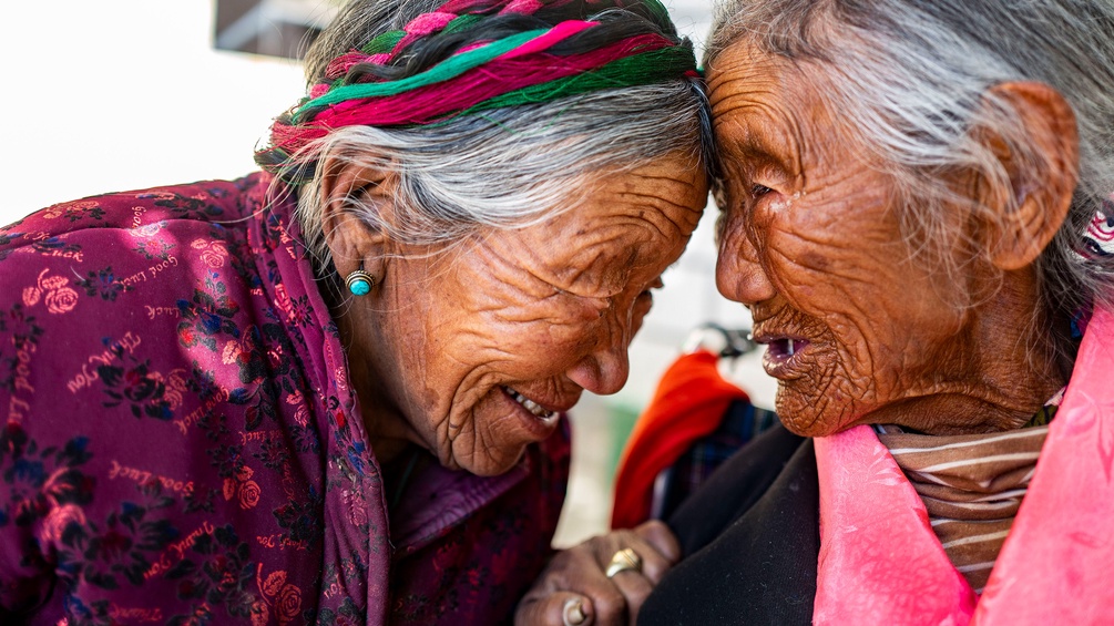 Zwei sehr alte Damen in Tibet