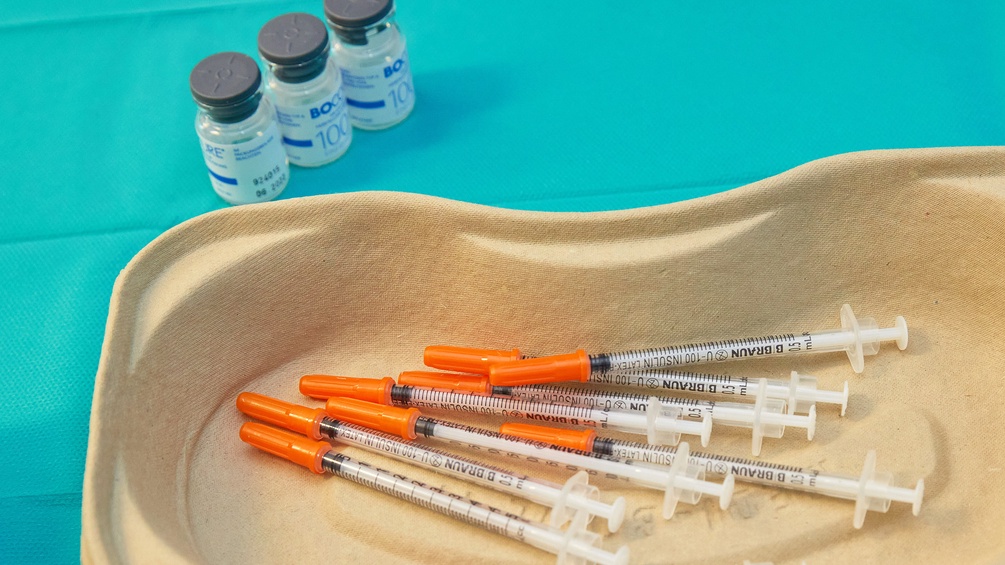Schale mit Botoxspritzen