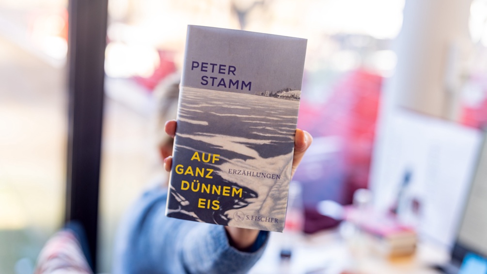 "Auf ganz dünnem Eis". Von Peter Stamm