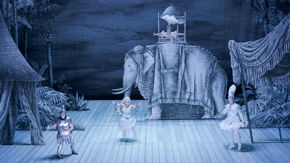 Bühnenbild mit Elefant