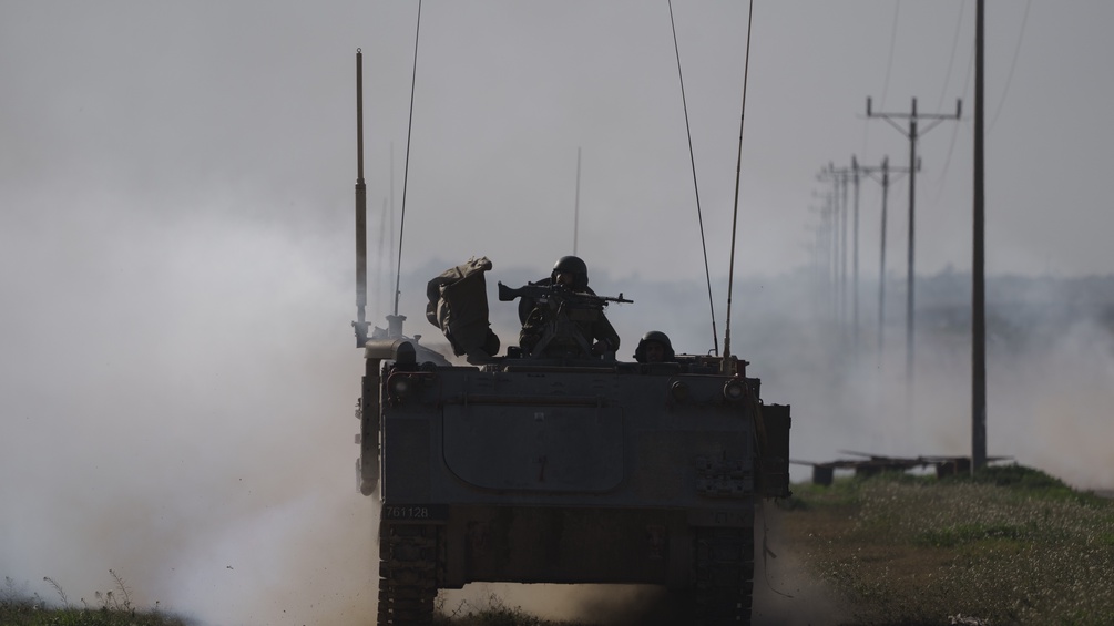 Israelische Soldaten in einem Panzer