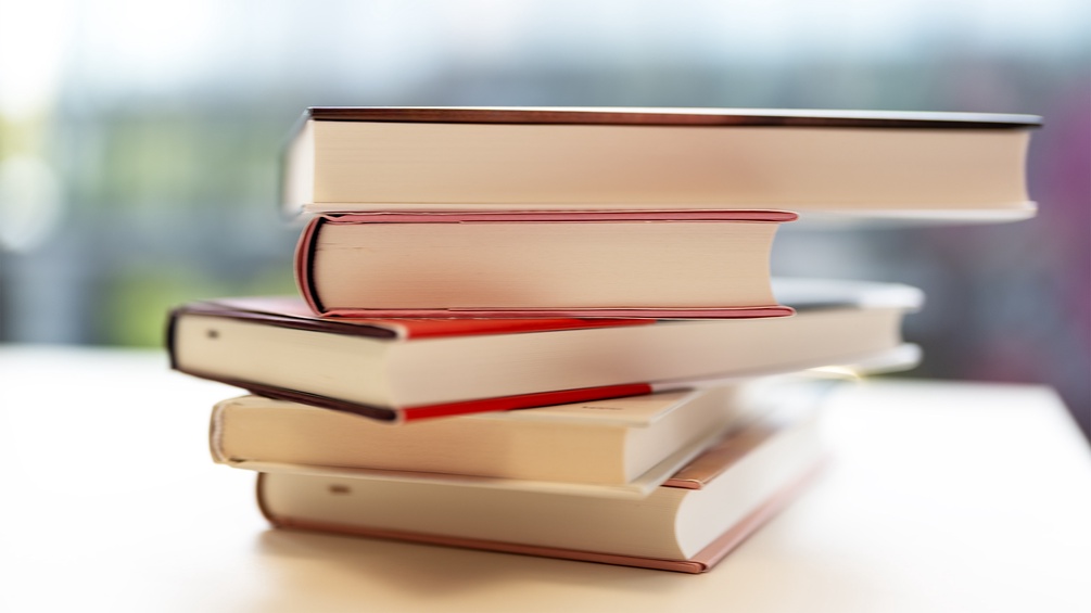 ORF/URSULA HUMMEL-BERGER Bücherstapel, Ex Libris, Kontext