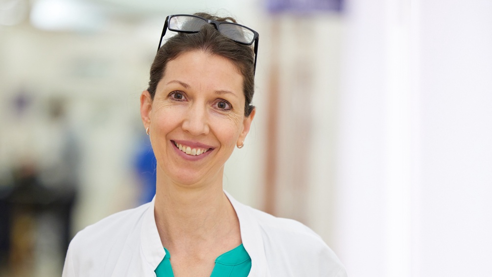 L SCHED/KHBBWIEN/OTS Die Neurologin Dr. Julia Ferrari