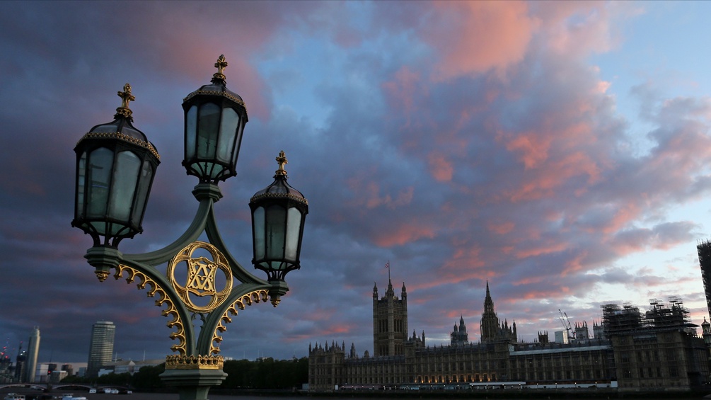 Sonnenuntergang hinter Westminster