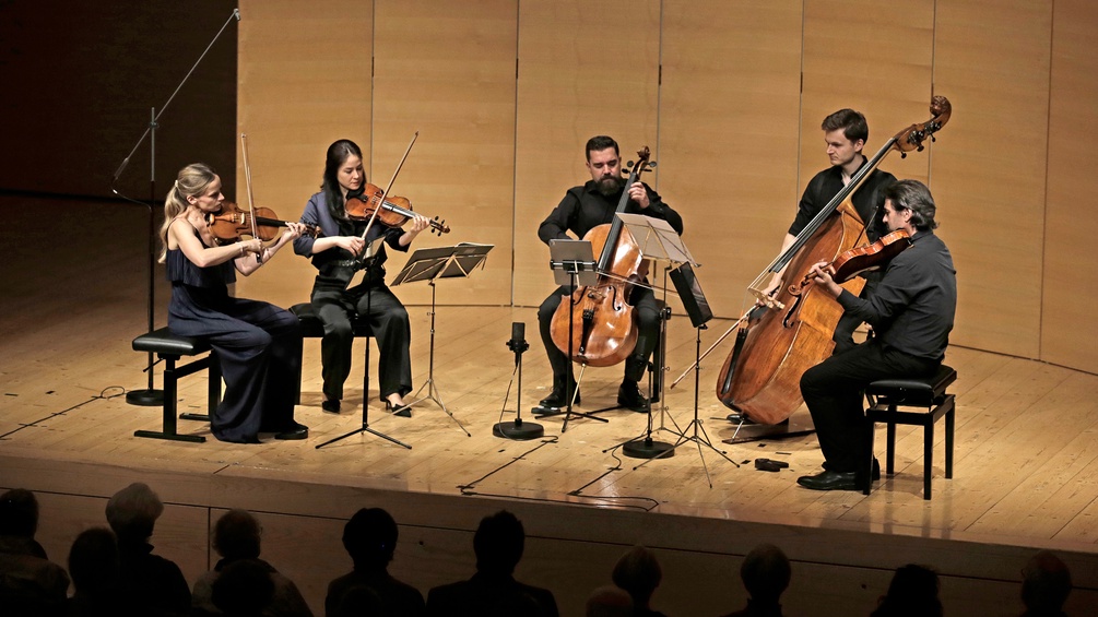 Minetti Quartett; Dominik Wagner, Kontrabaß