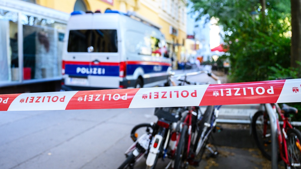 Polizeiabsperrung nach Femizid in Wien-Leopoldstadt
