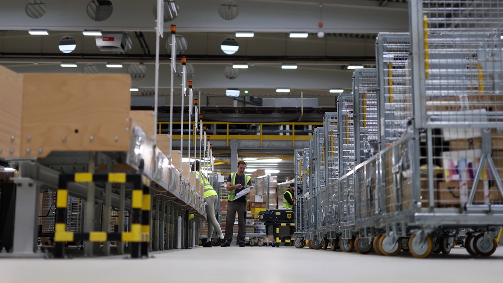 Paketsortierhalle