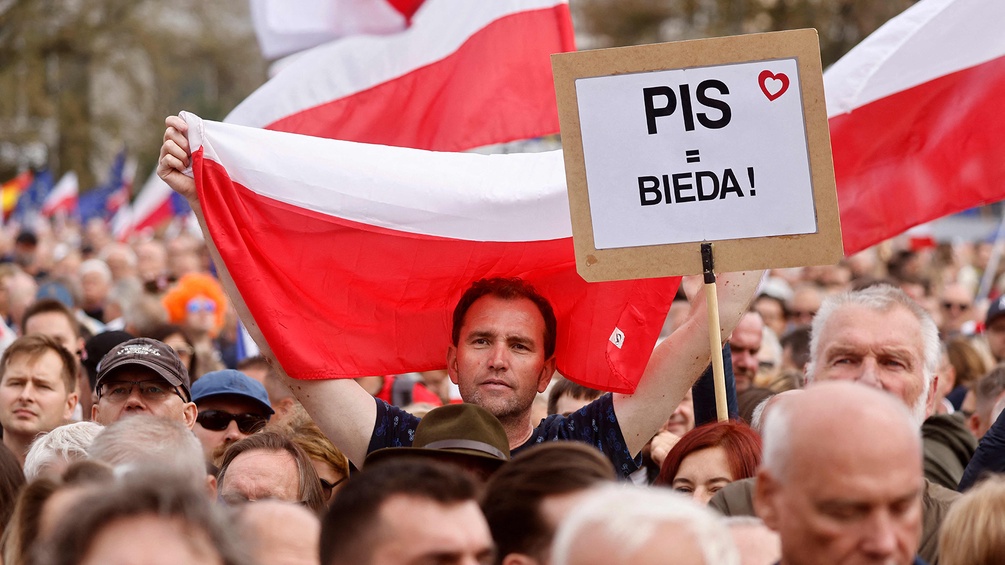 PIS = Bieda (Armut); Demonstranten in Polen