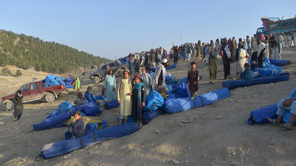 Menschen in Afghanistan suchen Hilfe und Zuflucht.