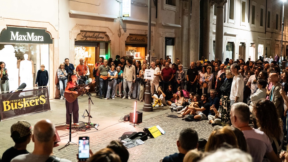 Straßenkünstler bei dem Ferrara-Buskers-Festival