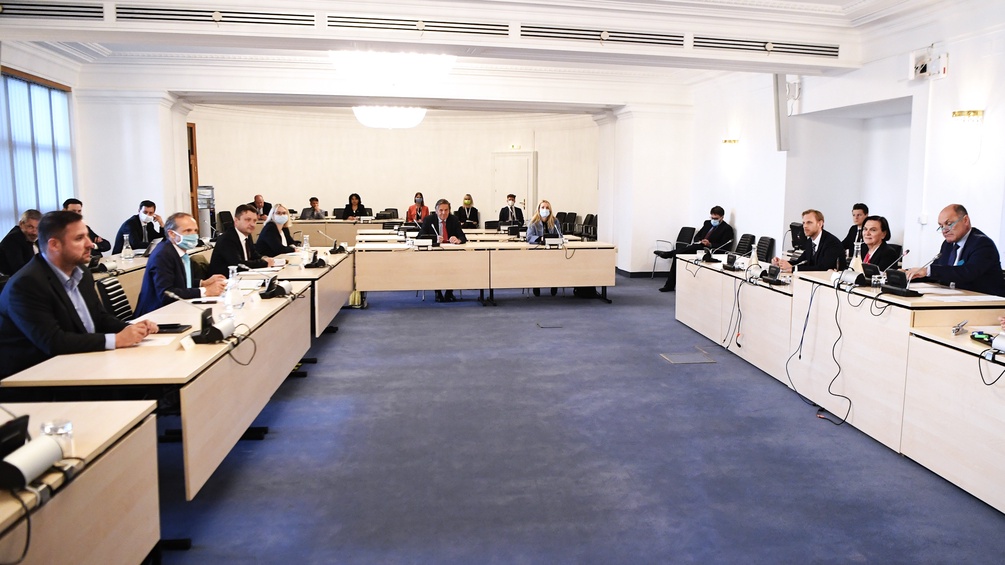 Blick in den Sitzungssall vor Beginn einer Ladungssitzung des Ibiza-U-Ausschusses.