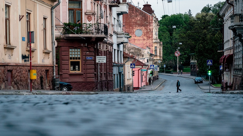 Straßenzug in einer ukrainischen Stadt