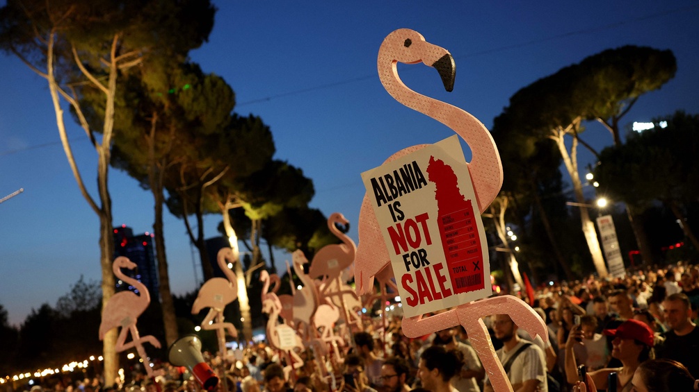 "Flamingo"-Demonstration in Albanien