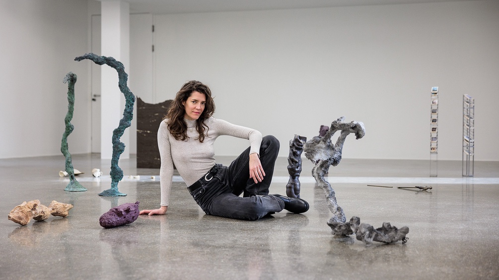 KUNST-DOKUMENTATION.COM/MANUEL CARREON LOPEZ Angelika Loderer in der Ausstellung "Angelika Loderer. Soil Fictions"