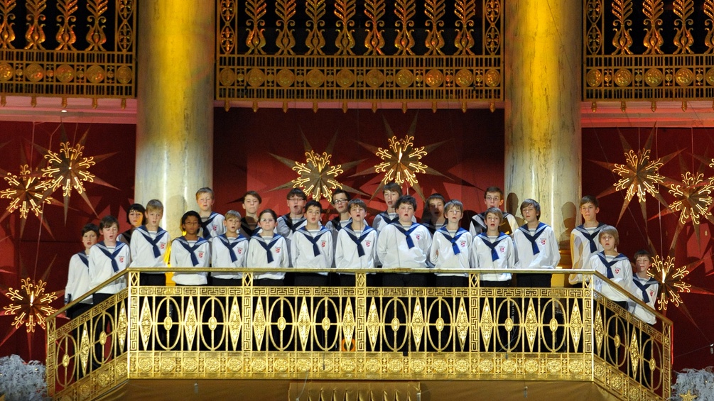  Die St. Florianer Sängerknaben am Freitag während der Voraufführung des Weihnachtskonzertes "Christmas in Vienna" 2011