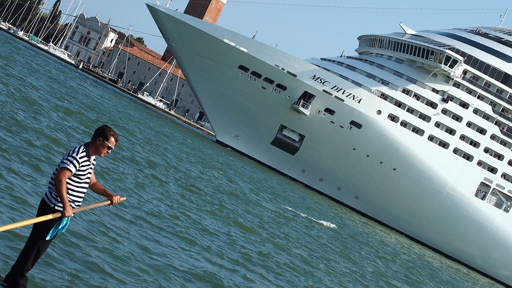 Großes Schiff in Venedig