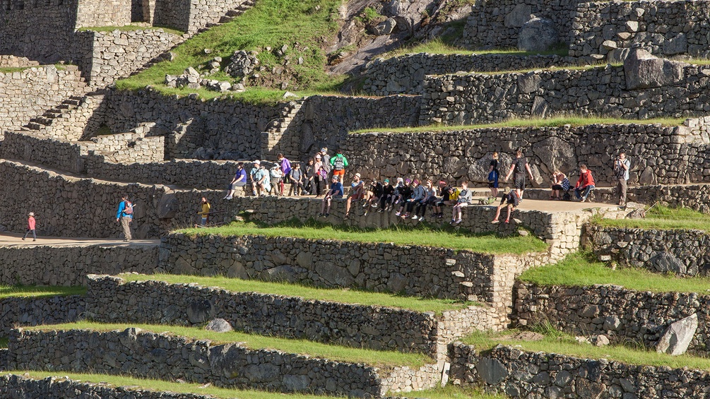 Touristen auf dem Machu Picchu