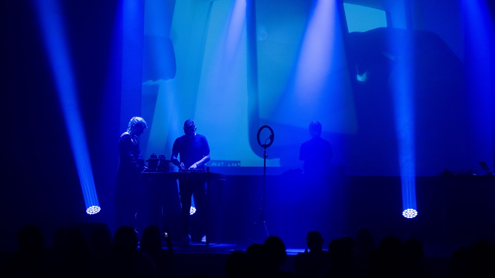 "Zwischen den Wellen"