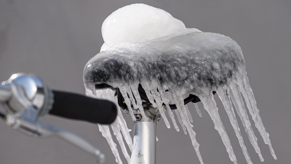 Fahrradsitz mit Eis.