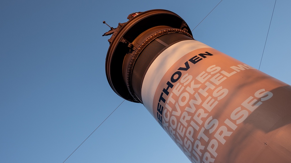 Litfasssäule mit Beethovenplakat