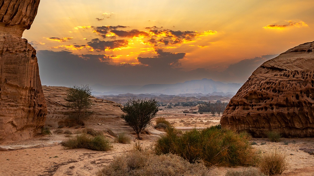 Sonnenuntergang in der Wüste von Saudi Arabien