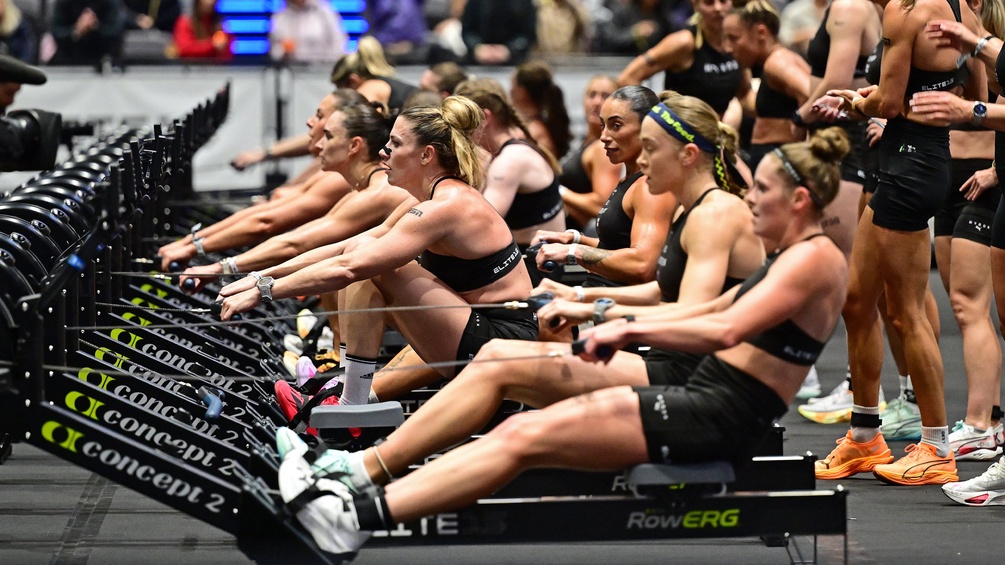 Frauen bei einer Hyrox Sport Veranstaltung