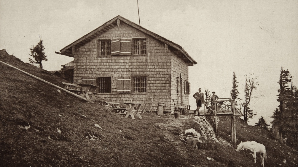 PICTUREDESK.COM/BRANDSTAETTER IMAGES/AUSTRIAN ARCHIVES Schutzhaus am Zwölferhorn