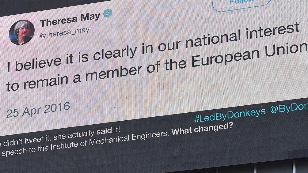 Ei Fake-Tweet von Theresa May