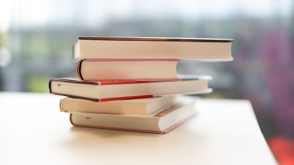 ORF/URSULA HUMMEL-BERGER Bücherstapel, Ex Libris, Kontext