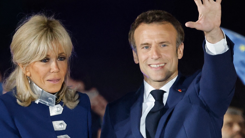 Brigitte und Emanuel Macron bei der Siegesfeier in Paris