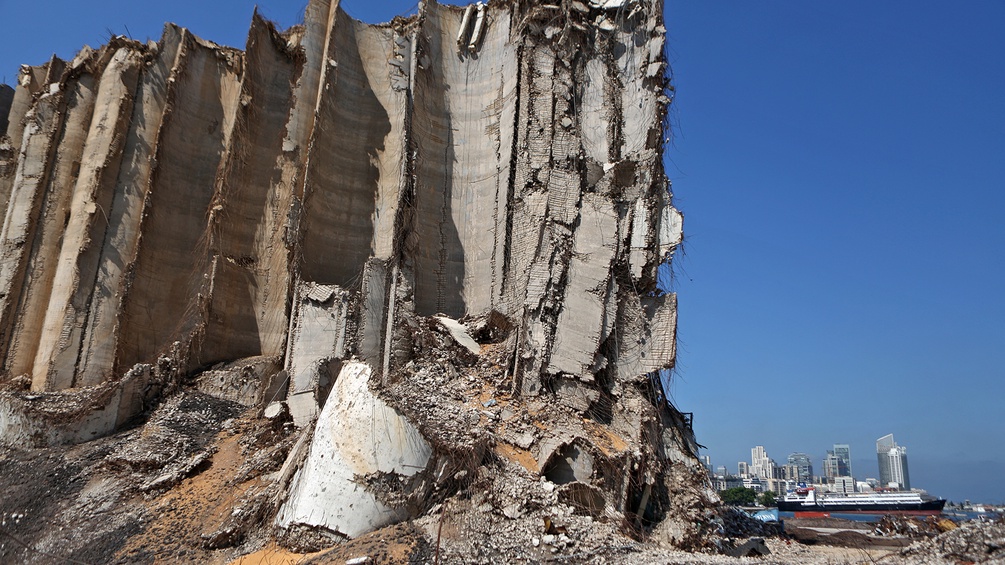 Die zerstörten Silos, ein Jahr nach der Explosion in Beirut.