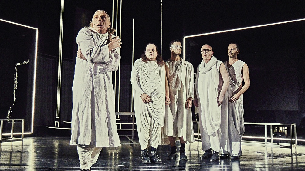 APA/VOLKSTHEATER/MARCEL URLAUB Uwe Schmieder, Samouil Stoyanov, Nick Romeo Reimann, Stefan Suske, Christoph Schüchner während einer Fotoprobe des Stücks "Die Politiker" von Wolfram Lotz