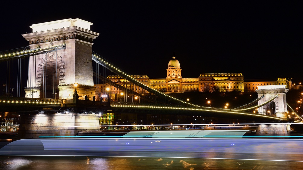 Die Ketten Brücke und das Buda Schloss in Budapest