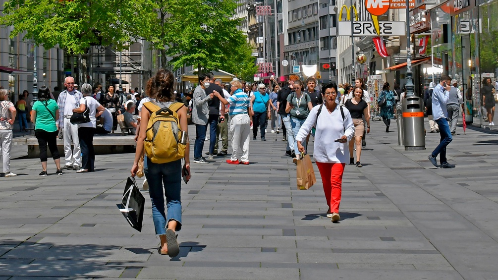 Fußgänger:innen auf der Wiener Kärntner Straße